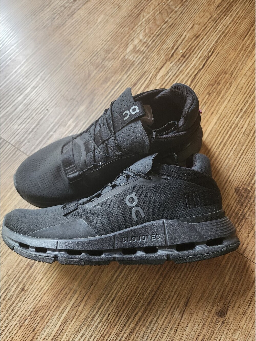 Size 8.5 WONEN'S Cloudnova  2 Black Running Shoes   Unknown
